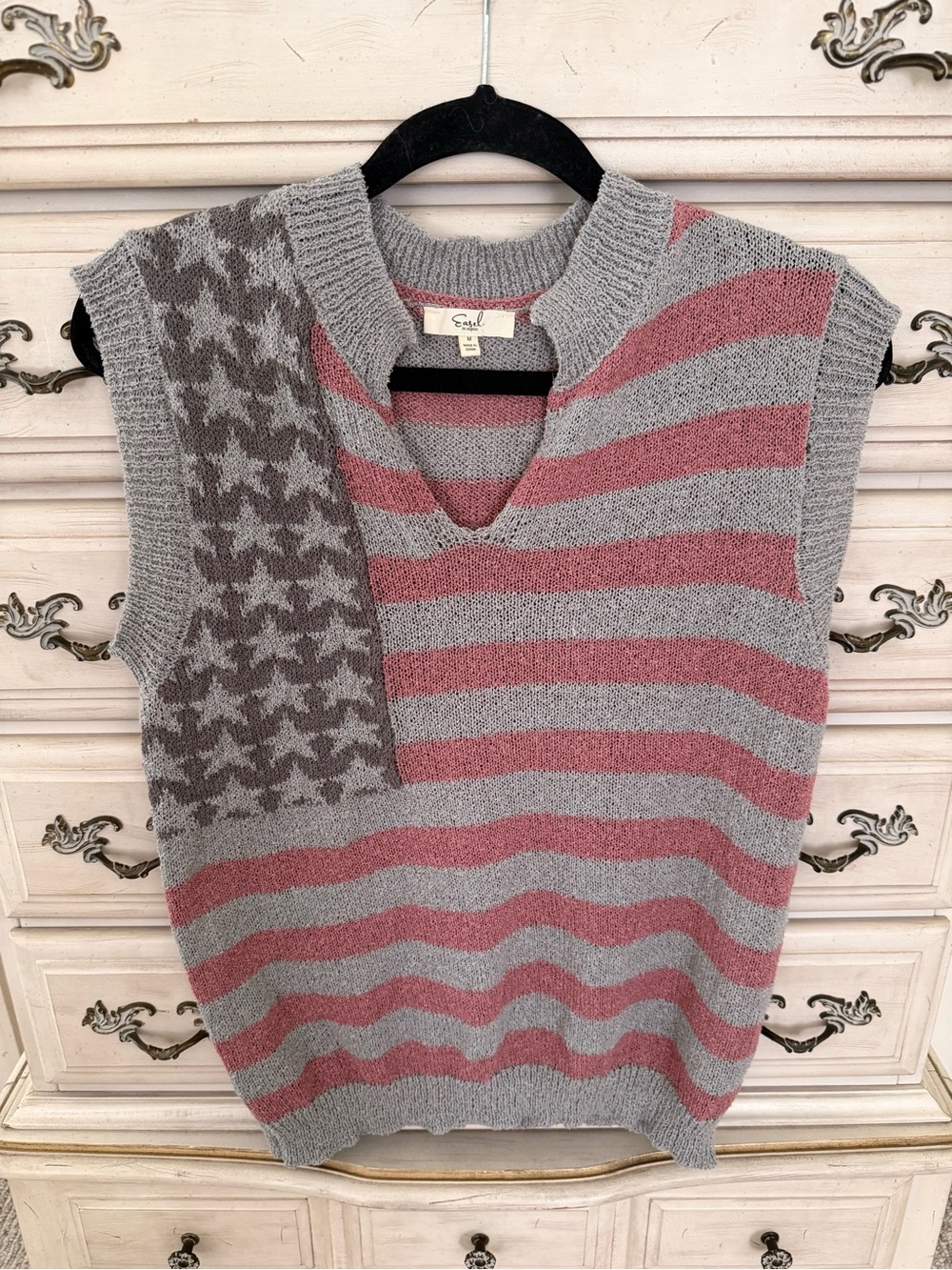 Easel V-neck  Gray & Dusty Rose Striped Flag Knit Vest.